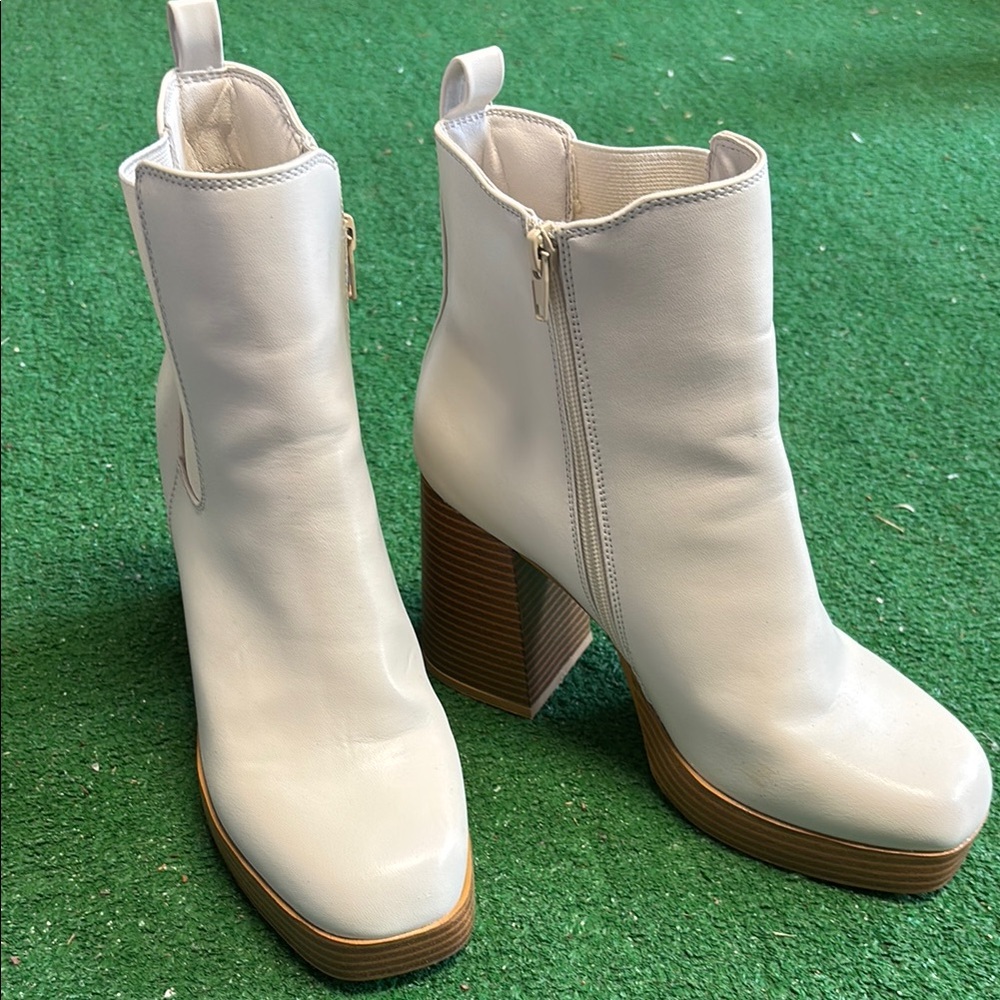 True Craft Women's White Ankle Boots